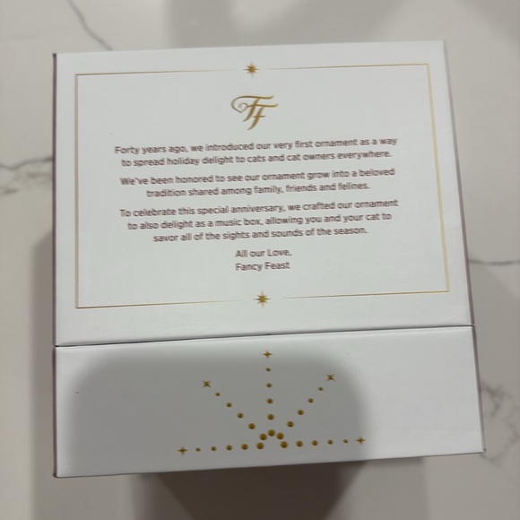 Fancy Feast 2024 Cat Christmas 40th anniversary musical ornament new - Picture 6 of 7